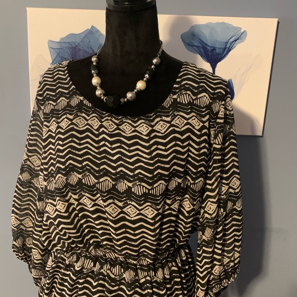 Espresso Dress
Black/Tan ( Cream) Dress .Size 1x